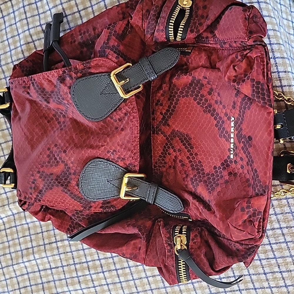 Burberry backpack heart  in good condition